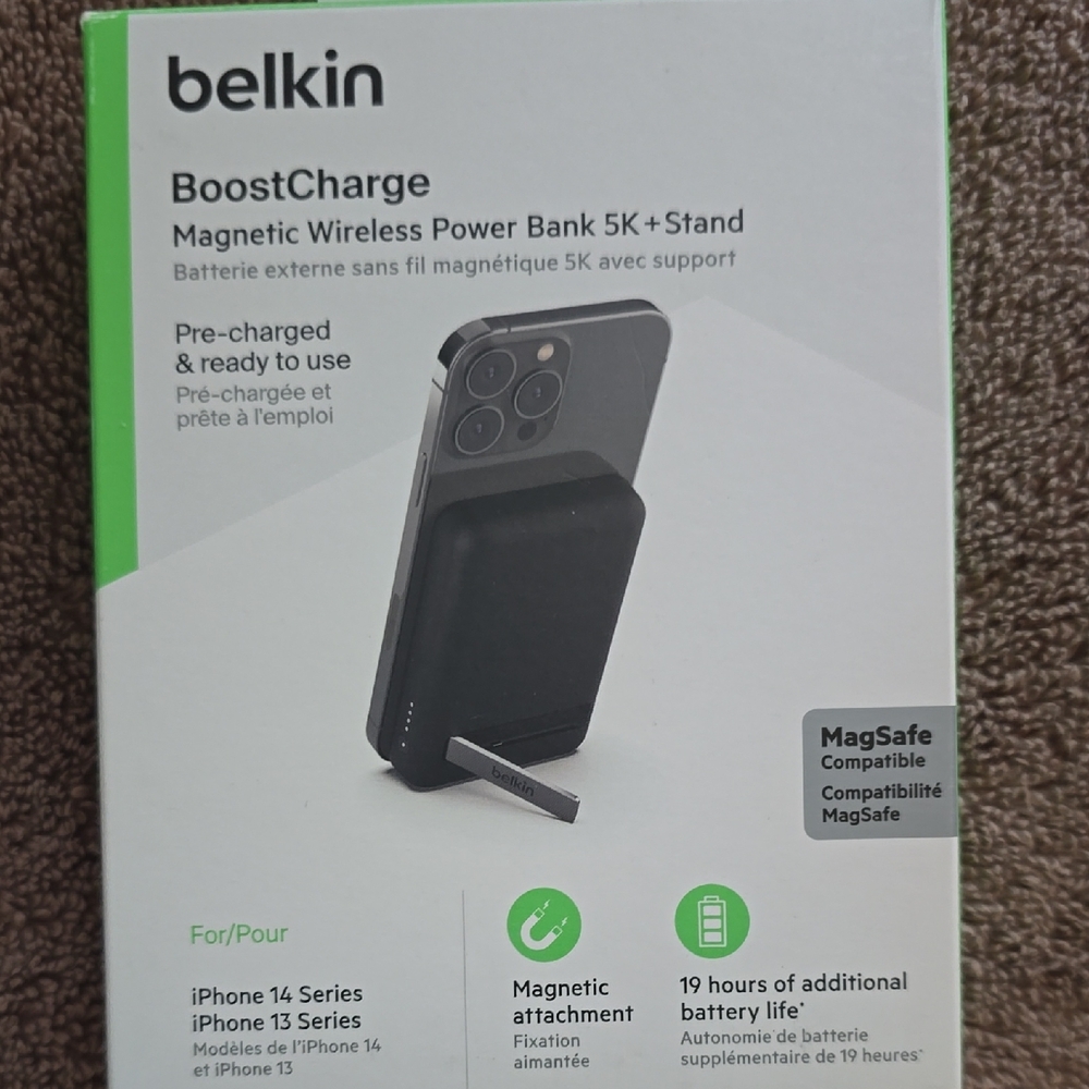 belkin BoostCharge Magnetic Wireless Power Bank 5K+ Stand - black
